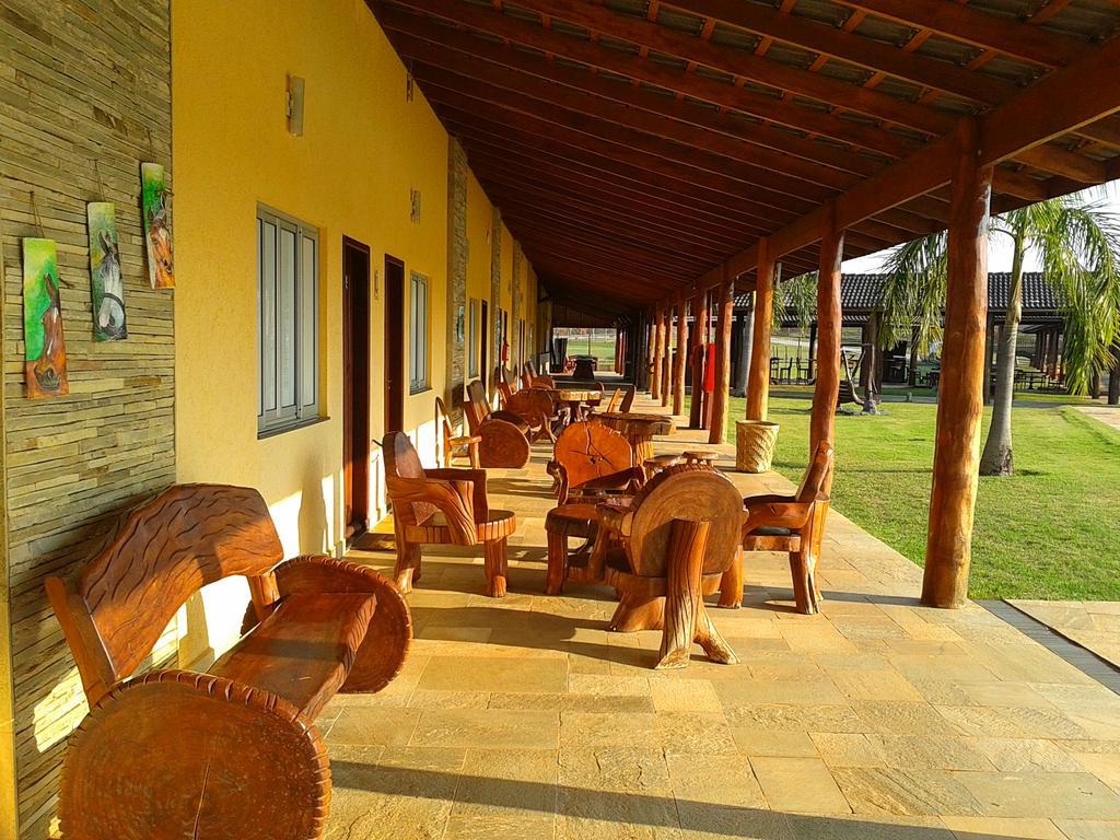 Pousada Haras Santa Rita Poconé Esterno foto